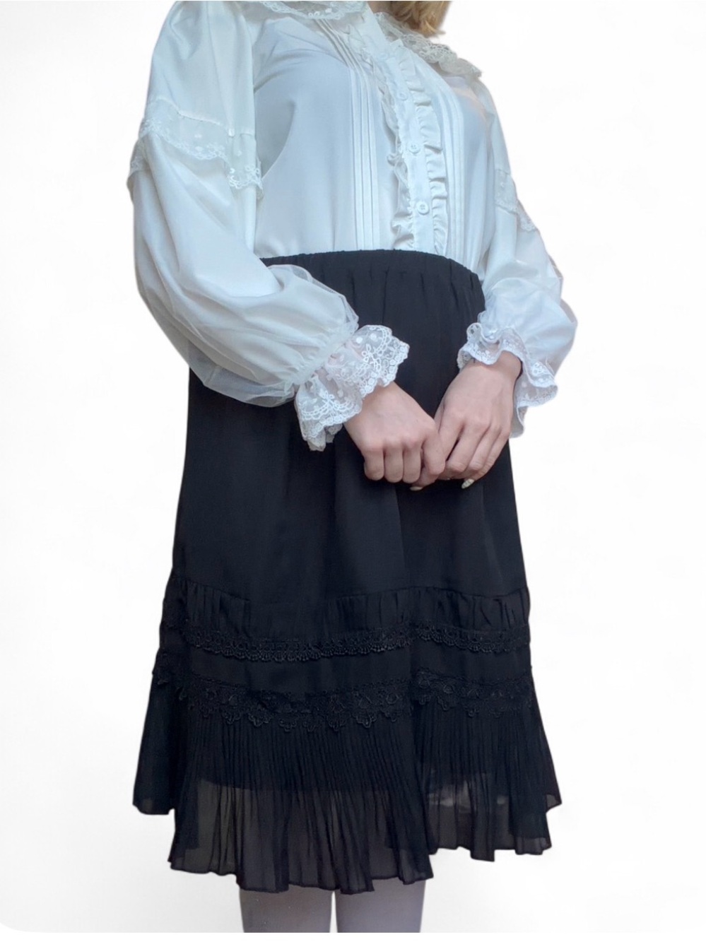 Axes femme black gothic Victorian vamp lace ruffle skirt.